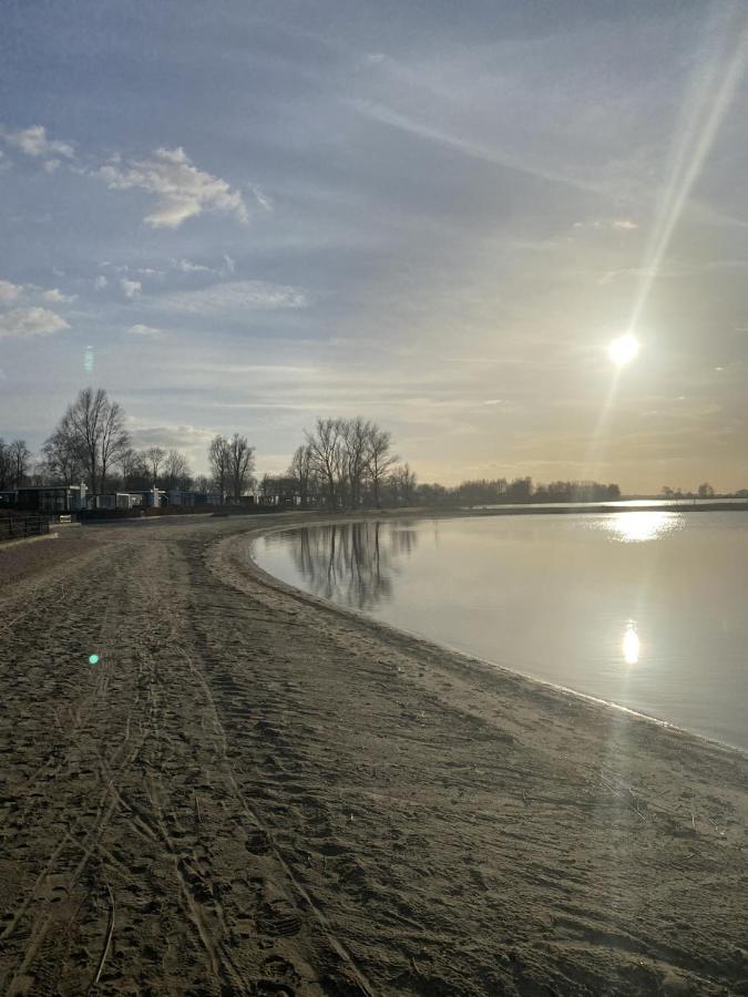 Luxe En Gezellig Chalet Aan Veluwemeer 4 Pers Hulshorst Exterior foto
